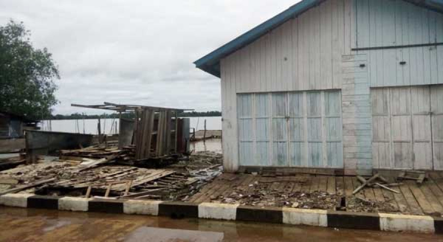 Puluhan Rumah di Bantaran Sungai Terancam Rubuh