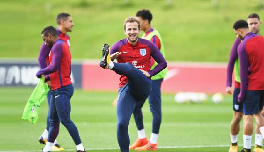 ANDALAN TIGA SINGA: Sempat macet mencetak gol karena diparkir melawan Belgia, Harry Kane siap kembali tampil impresif saat Inggris menantang Kolombia di fase gugur nanti. ( reuters)