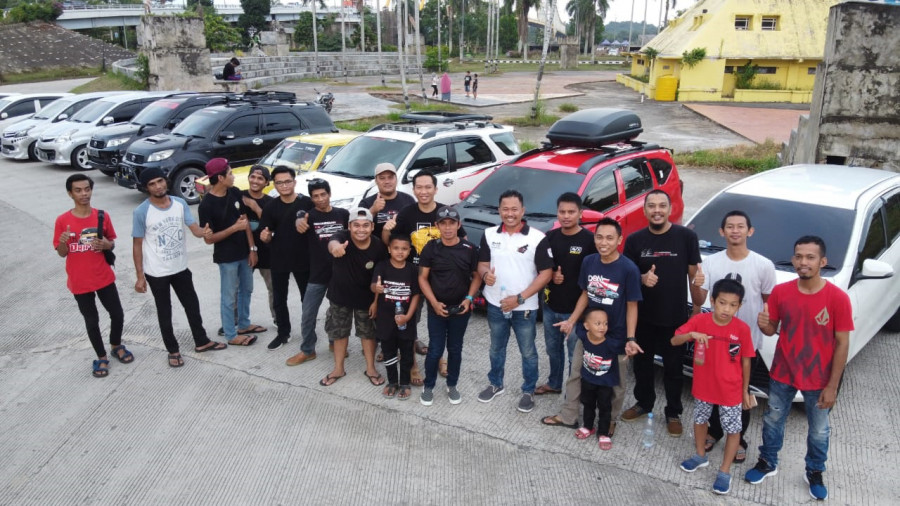 Kopdar OKC di kawasan Jam Bentong yang merupakan jadi salah satu bangunan ikonik Kukar khususnya Tenggarong. ( Foto: Heriansyah/korankaltimcom)