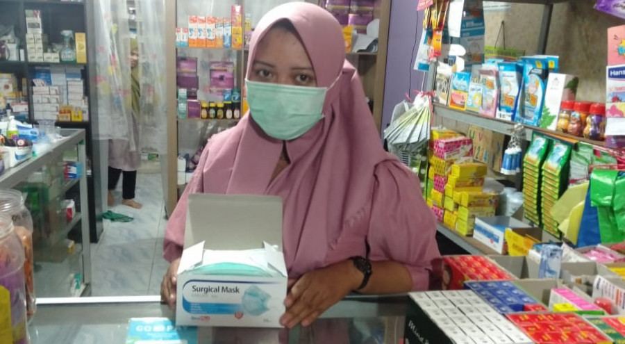 Masker di salah satu apotek yang ada di Tarakan, hanya sisa 2 kotak dengan harga Rp300 ribu per kotak. (Foto : Sahida/KoranKaltara)