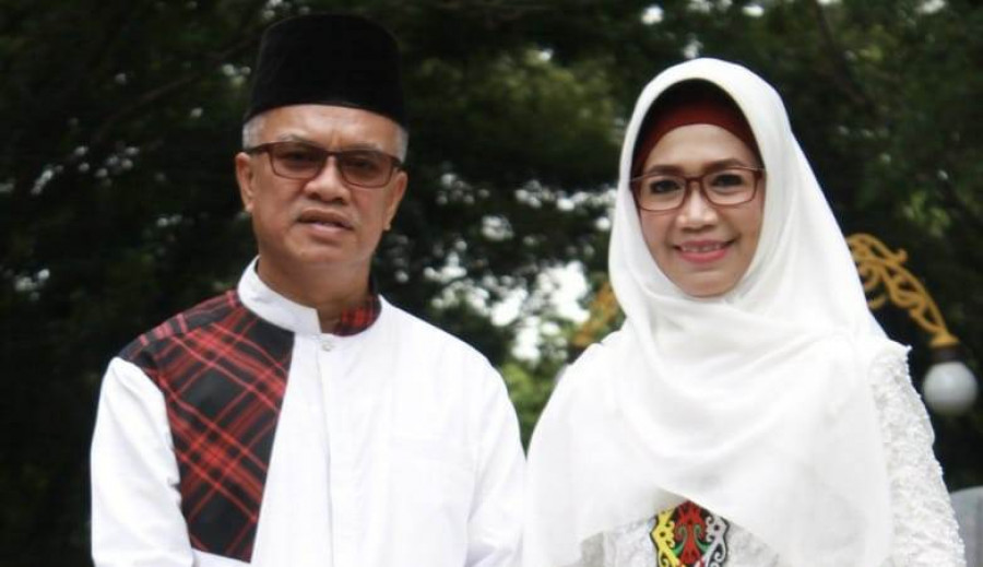 Walikota Samarinda Syaharie Jaang dan Istri