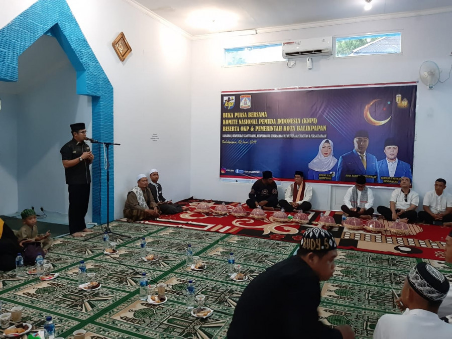 Wakil Wali Kota Balikpapan Rahmad Masud saat menghadiri kegiatan buka puasa bersama DPD KNPI Balikpapan di Musala Graha Pemuda Balikpapan