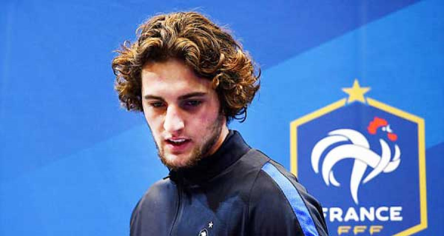 BIKIN KAGET: Tak ingin jadi cadangan, Adrien Rabiot memilih menolak panggilan masuk timnas Prancis. ( dailymail)