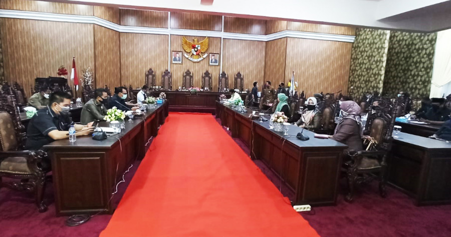 Pembahasan anggaran penanganan Covid-19 yang digelar DPRD bersama Pemkot Balikpapan. Keduanya sepakat di angka Rp136 miliar. ( Foto: Humpro)