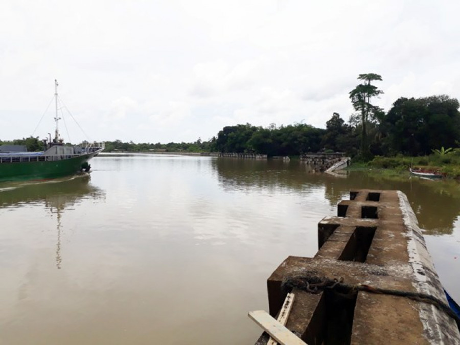 AMBRUK – Sheet pile Selimau masih ambruk. Diagendakan tahun ini mulai dilakukan perbaikan. (Foto: Nurjannah/korankaltara)