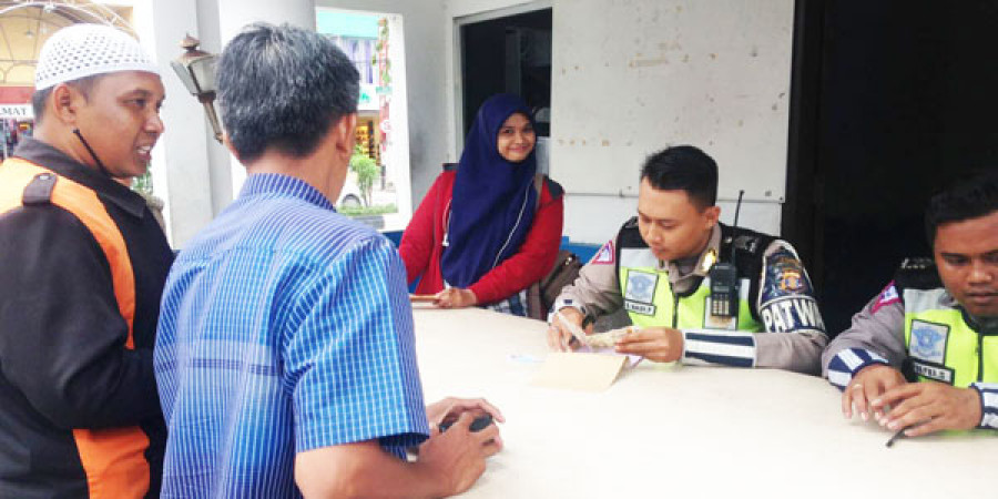 Menyamar Pesan Taksi Online