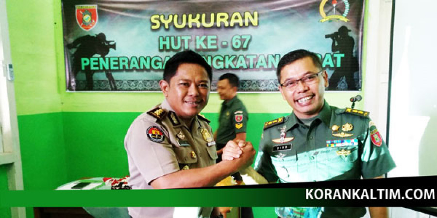 Kapendam VI/MLW Letkol Dino Mardino salam komando bersama Kabid Penmas Polda Kaltim AKBP Yustiadi Gaib (Foto: YUDI/korankaltim.com)