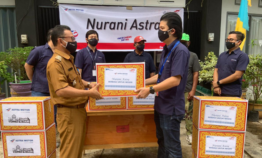 Suasana Saat Penyerahan Masker di Kelurahan Gunung Panjang (Dokumentasi Astra)