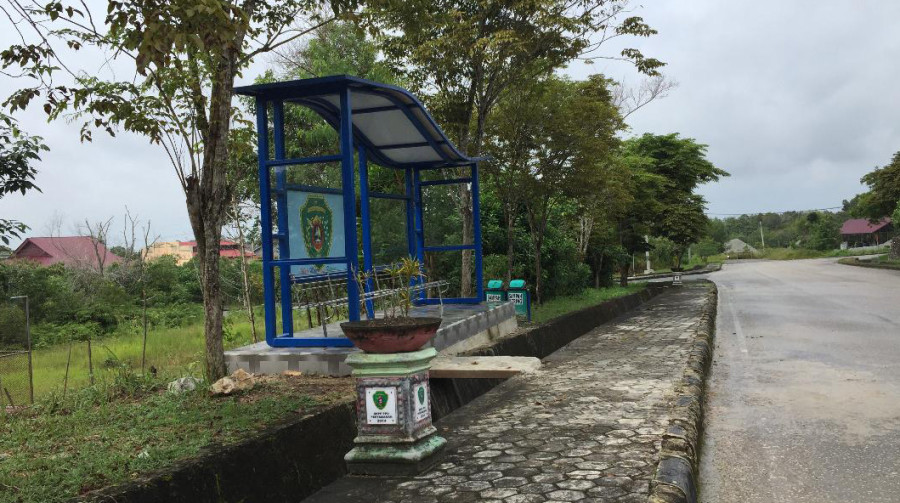 Titik pembangunan halte di kawasan pemerintah dinilai tidak efektif untuk digunakan masyarakat sebagaimana mestinya. ( Foto: erwin/korankaltimcom)