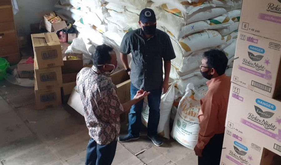 Kadis Perindagkop saat berada di Pasar SAD. (Foto: Istimewa)