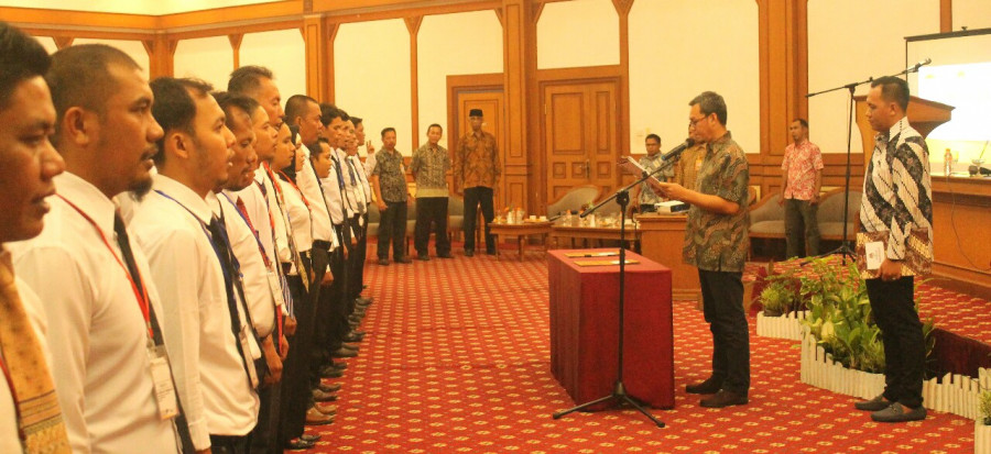 Pelantikan PPK untuk Pemilu 2019 di Hotel Grand Fatma Tenggarong, tadi malam.(rian/korankaltim.com)