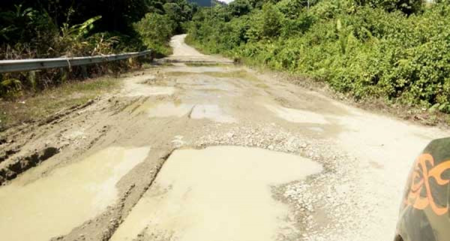 Lagi, Warga Keluhkan Jalan Rusak