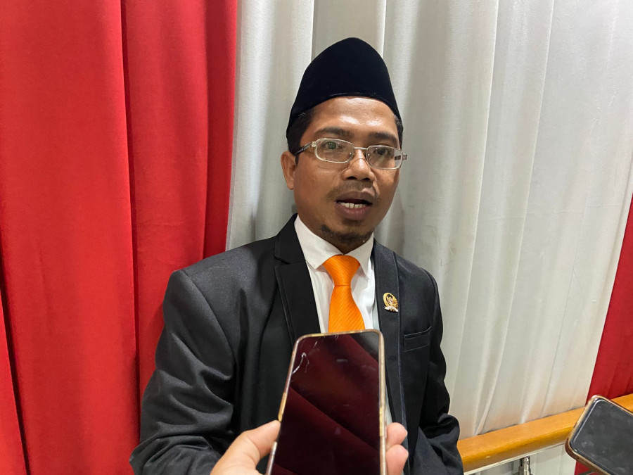 Ketua DPD PKS Samarinda, Ismail Latisi, saat dimintai keterangan terkait program partainya dalam beberapa waktu kedepan.(Ainur/Korankaltim.com)