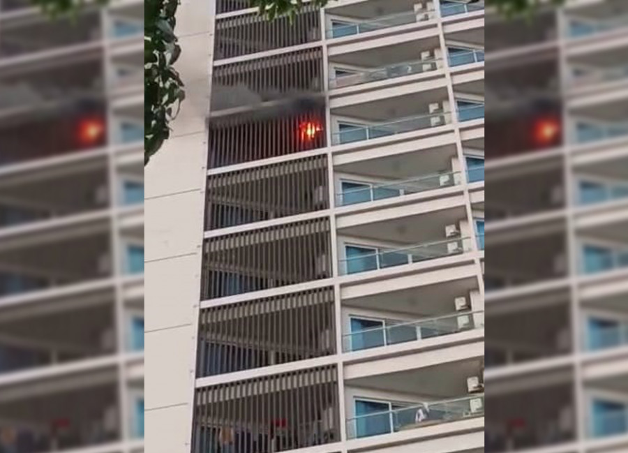 BREAKING NEWS: Apartemen Pertamina Balikpapan Membara, Api Muncul di Lantai 17