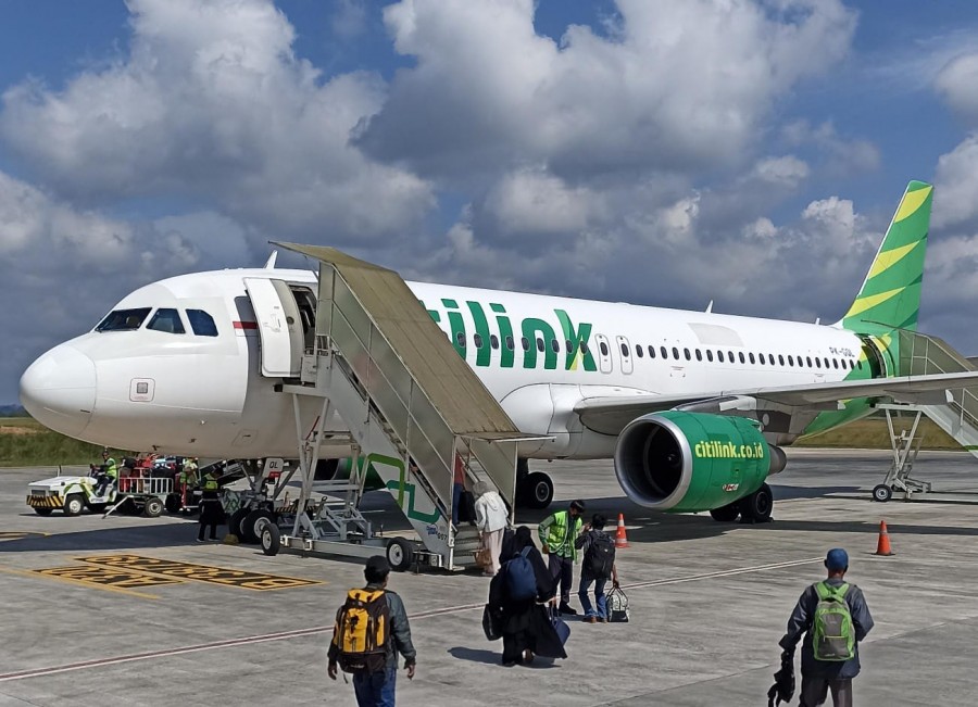 Harga Tiket Pesawat Naik, Penumpang di Bandara APT Pranoto Tetap Stabil