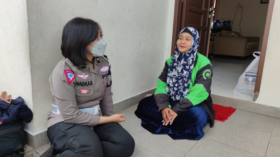 Aksi Ojol Dua Anak, Rela Tunda Orderan Demi Atur Lalu-lintas hingga Urai Kemacetan di Balikpapan