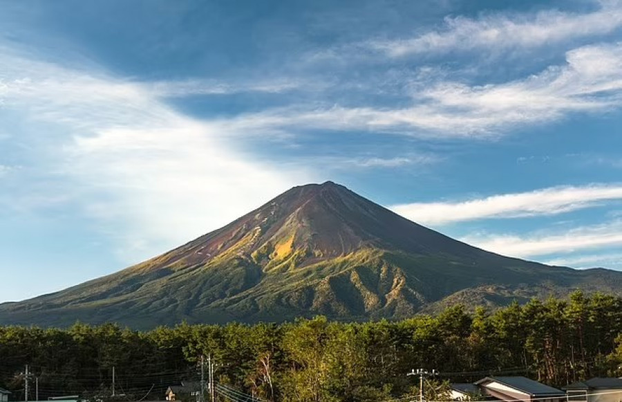 Pertama Setelah 130 Tahun, Puncak Gunung Fuji di Jepang Tak Bersalju