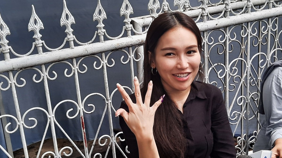 Ayu Ting Ting Sempat Kebingunan Lihat Banyak Nama Caleg di Kertas Suara