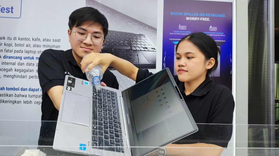 ASUS ExpertBook Ultra Usung Laptop AI Premium untuk Bisnis