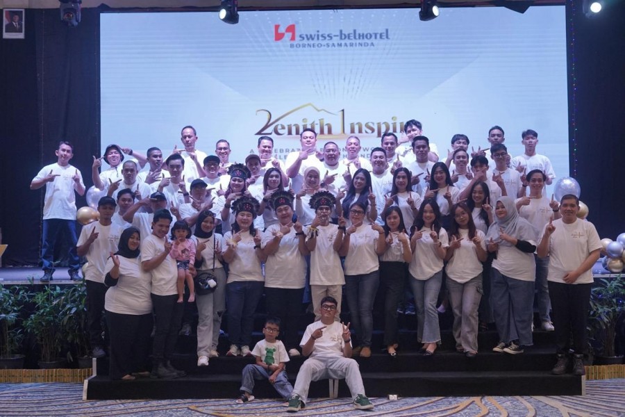 Euforia karyawan saat merayakan HUT ke-21 tahun Swiss-Belhotel Borneo Samarinda (istimewa).