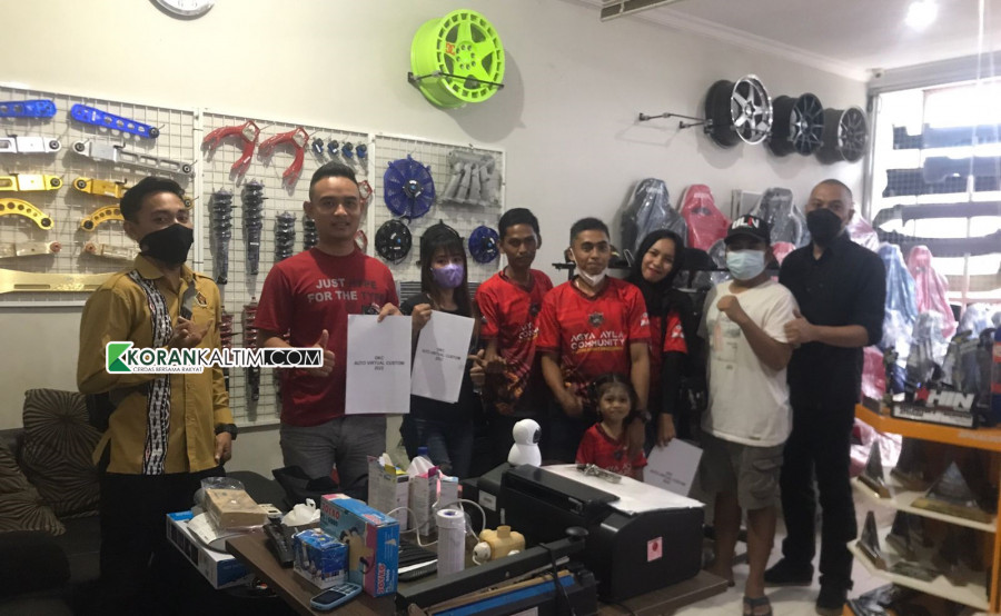 Perwakilan club dan komunitas otomotif Kukar yang rampung melaksanakan rapat untuk pelaksanaan OKC Auto Virtual Custom di Bengkel DC, Tenggarong, sore tadi. (Foto: Heri/korankaltim.com)