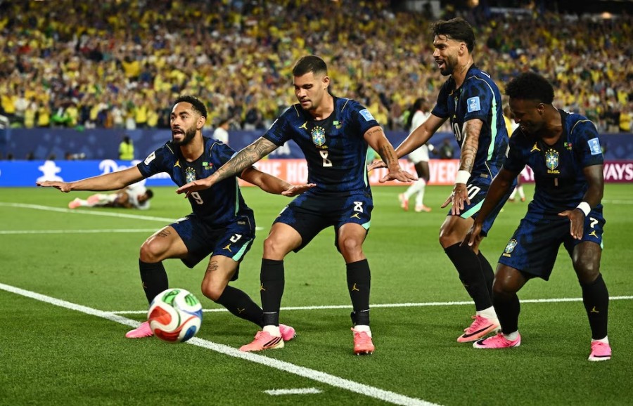 Tarian Matheus Cunha (kiri) usai mencetak gol bersama pemain Brasil lainnya pada laga menghadapi Haiti pagi tadi. (Foto: Reuters)