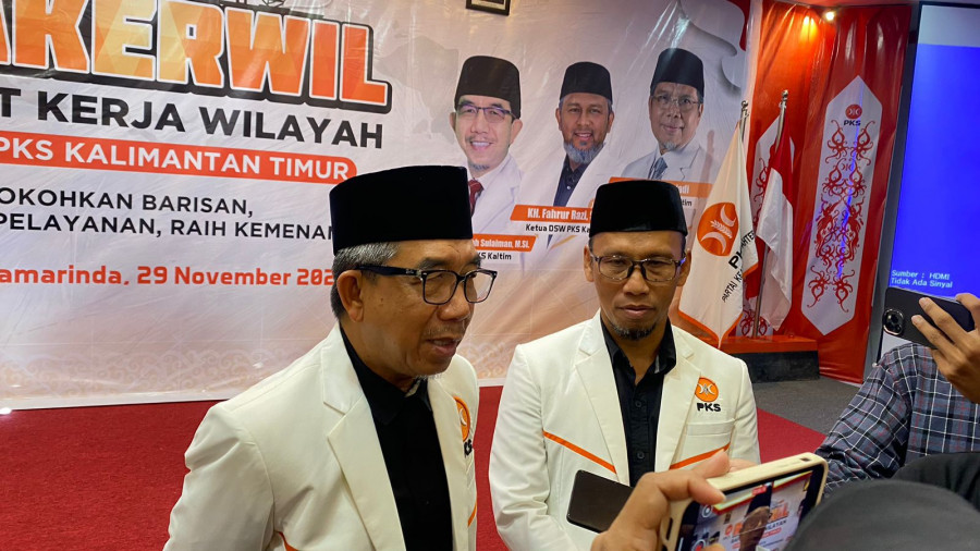 Ketua DPW PKS Kaltim, Ardiansyah Sulaiman, saat diwawancarai oleh awak media.(Ainur/Korankaltim.com)