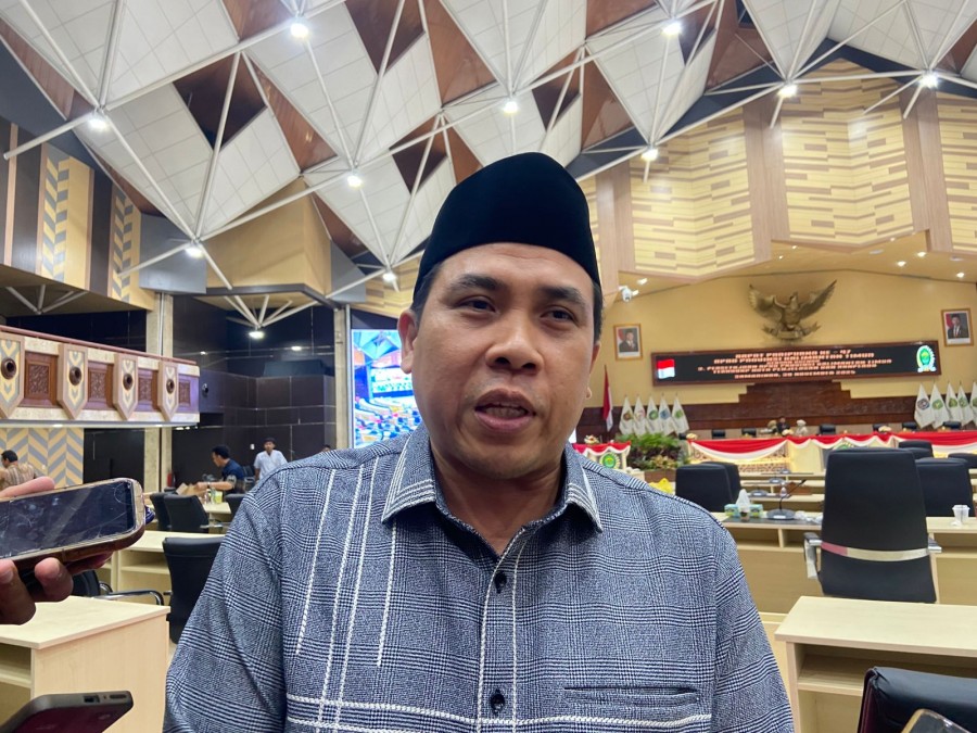 Ketua Pansus TJSL DPRD Kaltim, Prof M Husni Fahruddin, ungkapkan proses pematangan Raperda TJSL.(Ainur/Korankaltim.com)