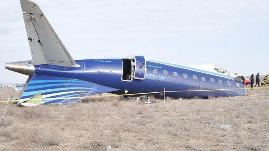 Pesawat Azerbaijan Airlines Jatuh dan Terbakar, Puluhan Penumpang Selamat