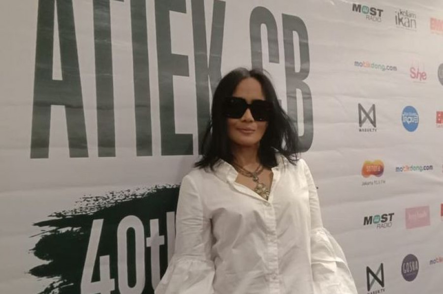 Atiek CB (kompas entertaimen)