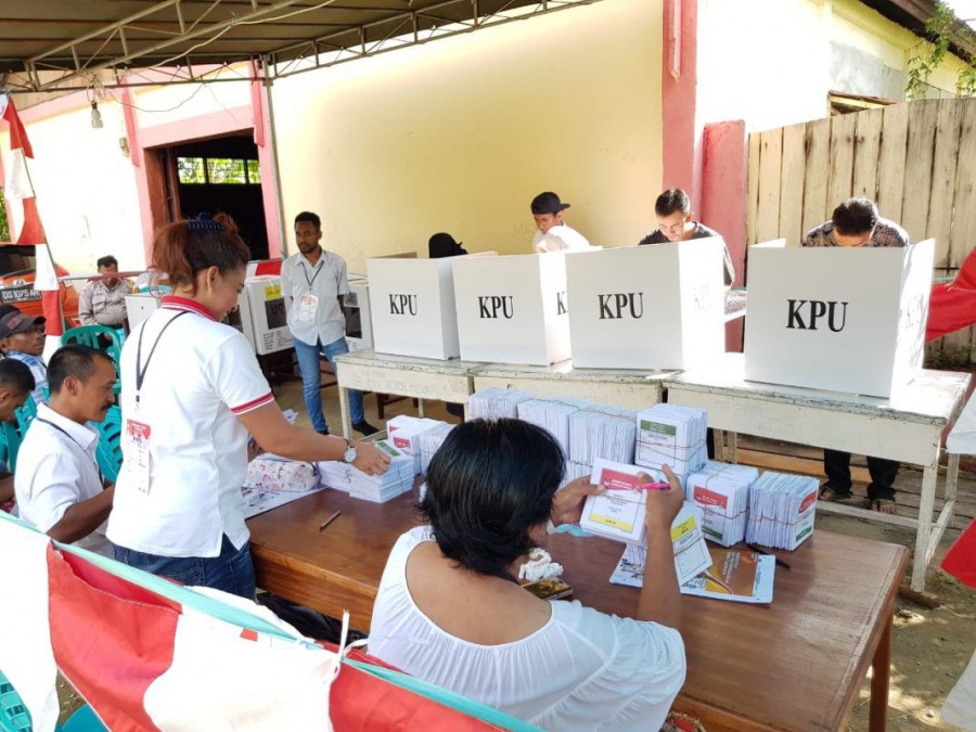 Pencoblosan Pilkada di TPS yang dilakukan langsung oleh masyarakat.(Istimewa)