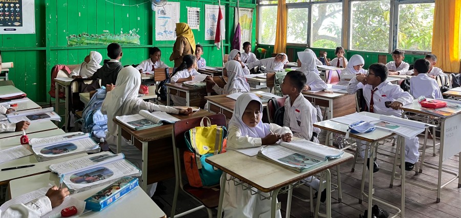 Dokumentasi kegiatan belajar-mengajar di salah satu ruang kelas SDN 020 Samarinda Utara pada 2025 lalu. (Ayu/KoranKaltim.com)