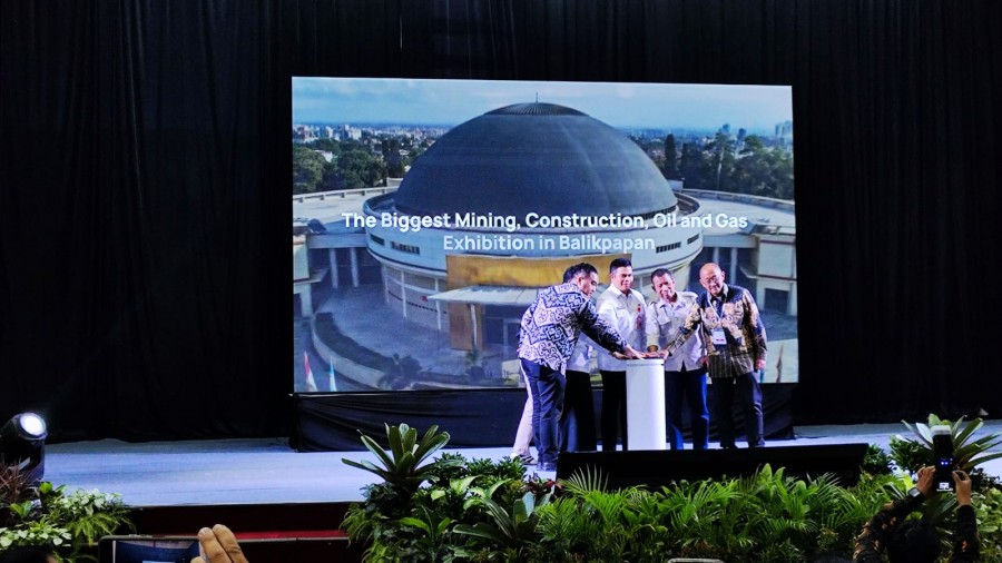 Pembukaan IEE Series Balikpapan 2026 di BSCC Dome yang menghadirkan lebih dari 100 perusahaan dari 10 negara dan memperkuat posisi Kaltim sebagai pusat industri Indonesia Timur. (Januar/Korankaltim.com)