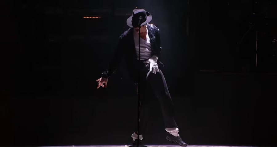 Moonwalk yang dipopulerkan Michael Jackson menjadi gerakan tari paling ikonik dalam sejarah modern. (reuters)
