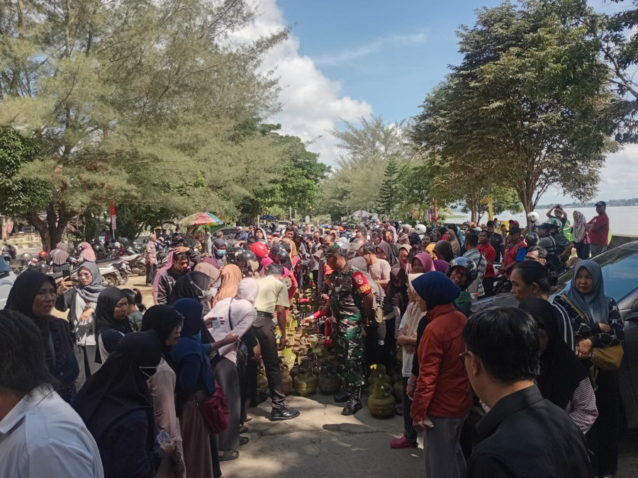 Harganya Hanya Rp19 Ribu, 560 Tabung Gas Elpiji 3 Kilogram Diserbu Masyarakat Tenggarong Pagi Tadi, ASN Dilarang Ikut Mengantre