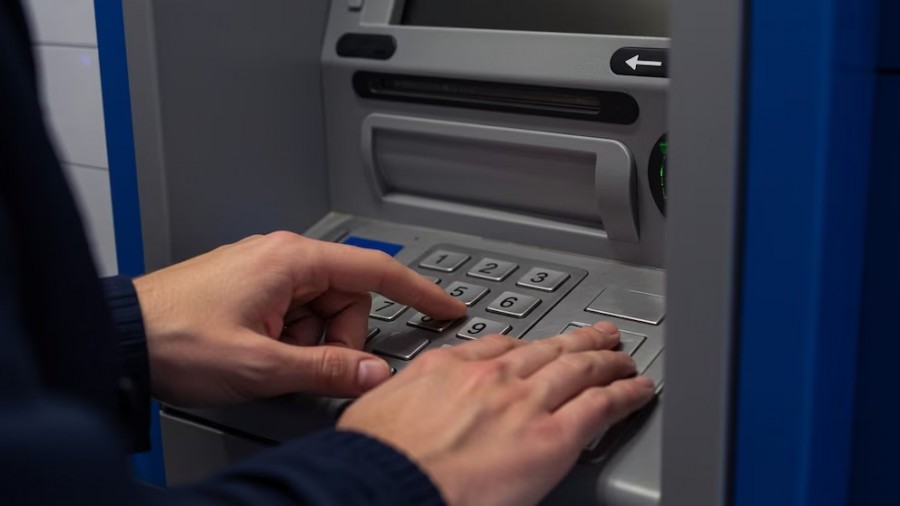 Pastikan sesi di ATM sudah selesai dengan satu diantara caranya menekan tombol cancel atau batal demi menghindari hal-hal tak diinginkan. (ilustrasiInfobae)