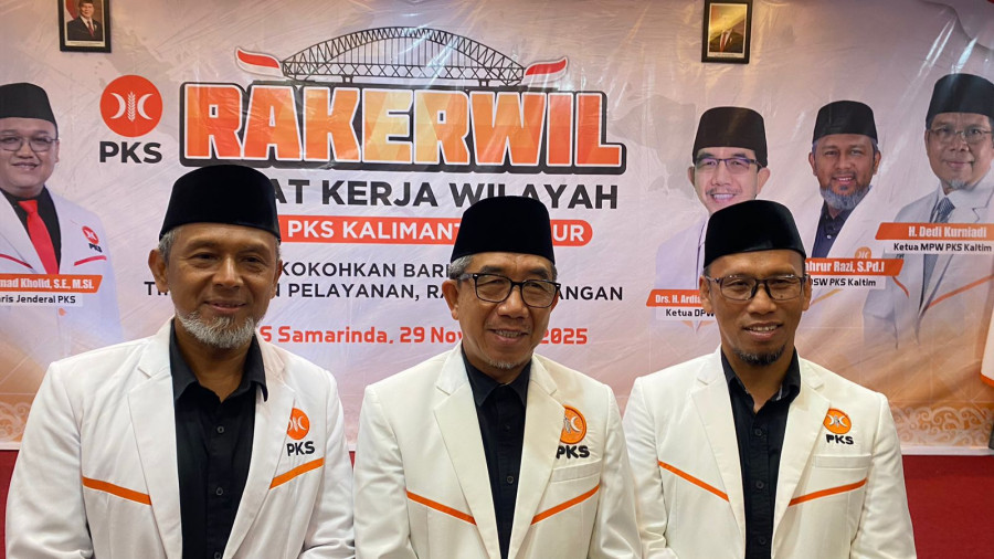 Jajaran Pimpinan PKS Kaltim yang diwawancarai pada konferensi pers usai Rakerwil.(Ainur/Korankaltim.com)