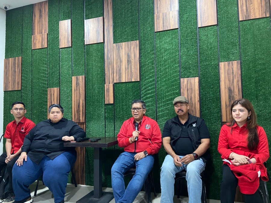 Sekjen DPP, Hasto Kristiyanto saat berada di Kantor DPD PDIP Kaltim, menyapa para awak media.(Ainur/Korankaltim.com)