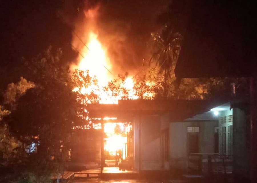 BREAKING NEWS: Jalan Flamboyan di Tenggarong Kebakaran