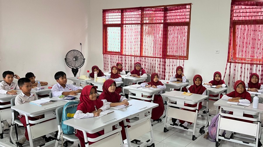 Siswa di sekolah ketika mengikuti proses belajar mengajar. (Ayu/KoranKaltim.com)