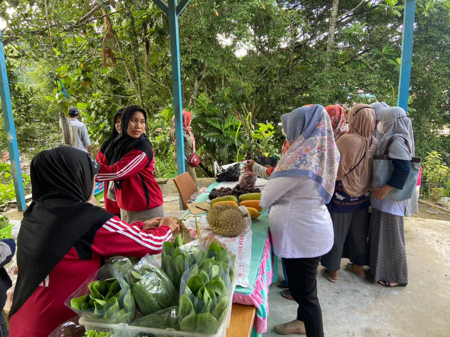 Durian Montong Dijual Murah di Kantor Camat Sambutan, Harga Cuma Rp35 Ribu per Kg