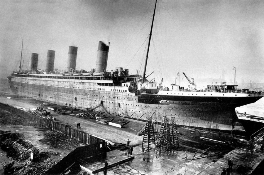 Pembuatan Kapal Titanic yang disebut tak bisa tenggelam namun faktanya terbelah dua setelah menabrak gunung es pada 15 April 1912 atau 109 tahun silam. (Foto: thesun.co.uk)
