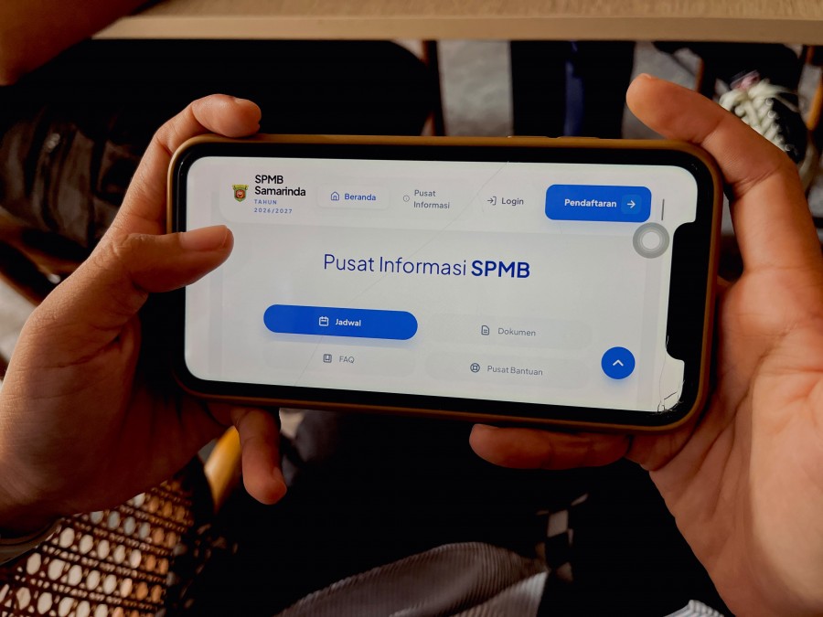 Tampilan portal resmi Sistem Penerimaan Murid Baru (SPMB) Kota Samarinda di alamat spmb.samarindakota.go.id yang digunakan masyarakat untuk melakukan pendaftaran peserta didik tahun ajaran 2026/2027. (Ayu/KoranKaltim.com)