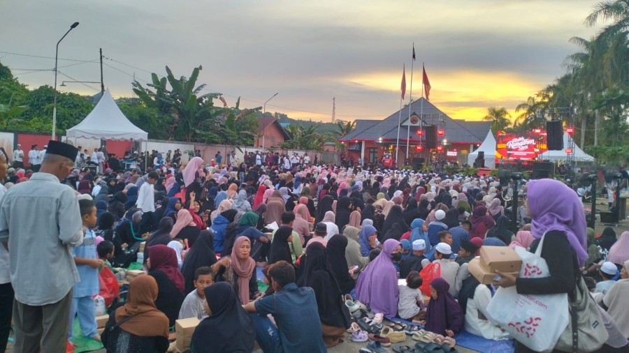 Keakraban suasana buka puasa bersama DPC PDI Perjuangan Kukar (heri/kk)