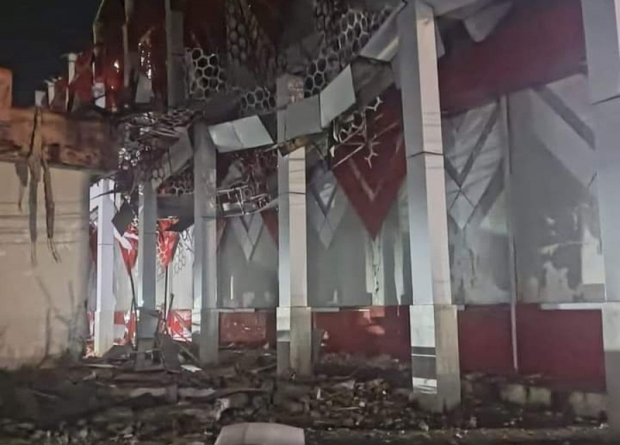Gedung KONI Manado yang menjadi satu-satunya gedung yang rusak akibat gempa malam tadi. (twitter)