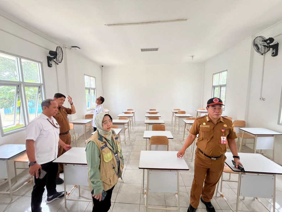 Suwarso dan jajaran serta DJPS saat meninjau persiapan tempat belajar di BPMP Kaltim. (Ayu/KoranKaltim.com)