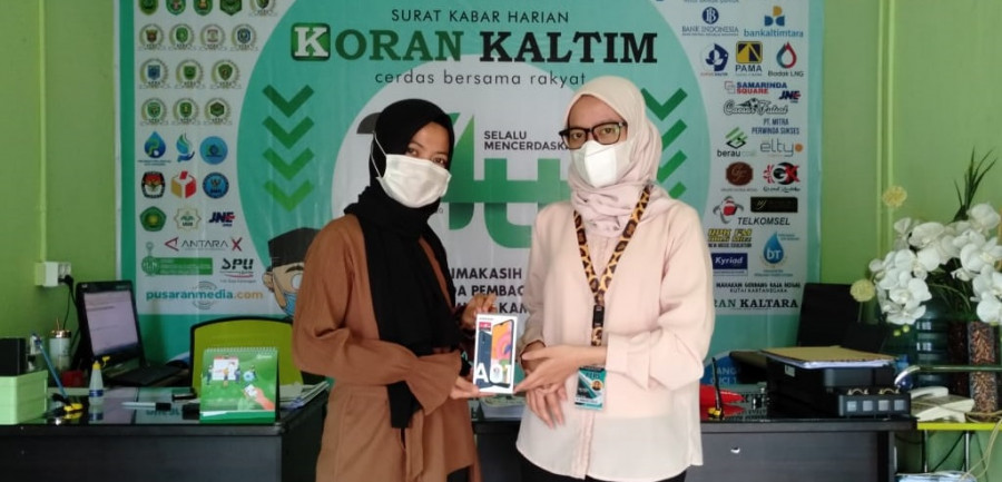 Pemenang hadiah webinar dalam rangkaian HUT Ke 14 Koran Kaltim (Foto: Cony/kroankaltim.com)