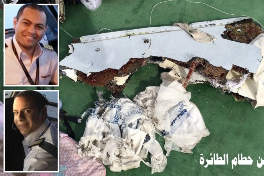 Pilot beserta penampakan puing-puing Pesawat EgyptAir MS804. (Foto: Istimewa)