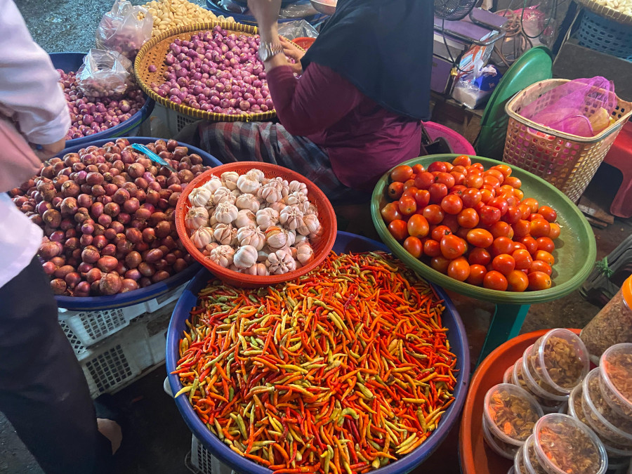 Penjual cabai di Pasar Segiri Samarinda. (Foto: Ainur/Korankaltim.com)