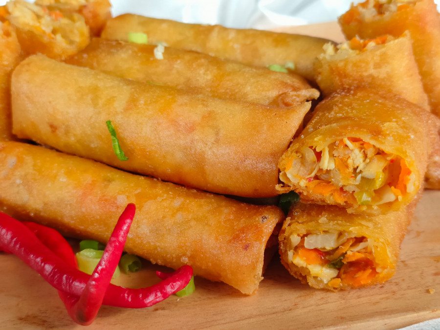 Lumpia ayam suir pedas sayur olahan Nada Aulia Tama. (Foto: Heri/Korankaltim.com)